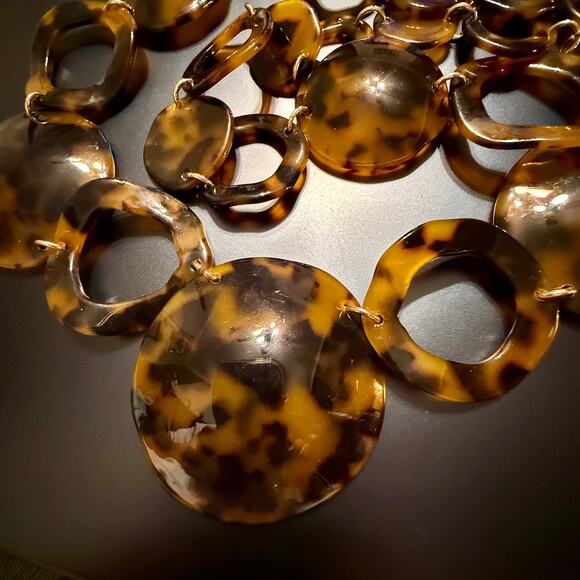 Chunky Tortoise Shell Animal Print Large Link Necklace - Picture 6 of 7